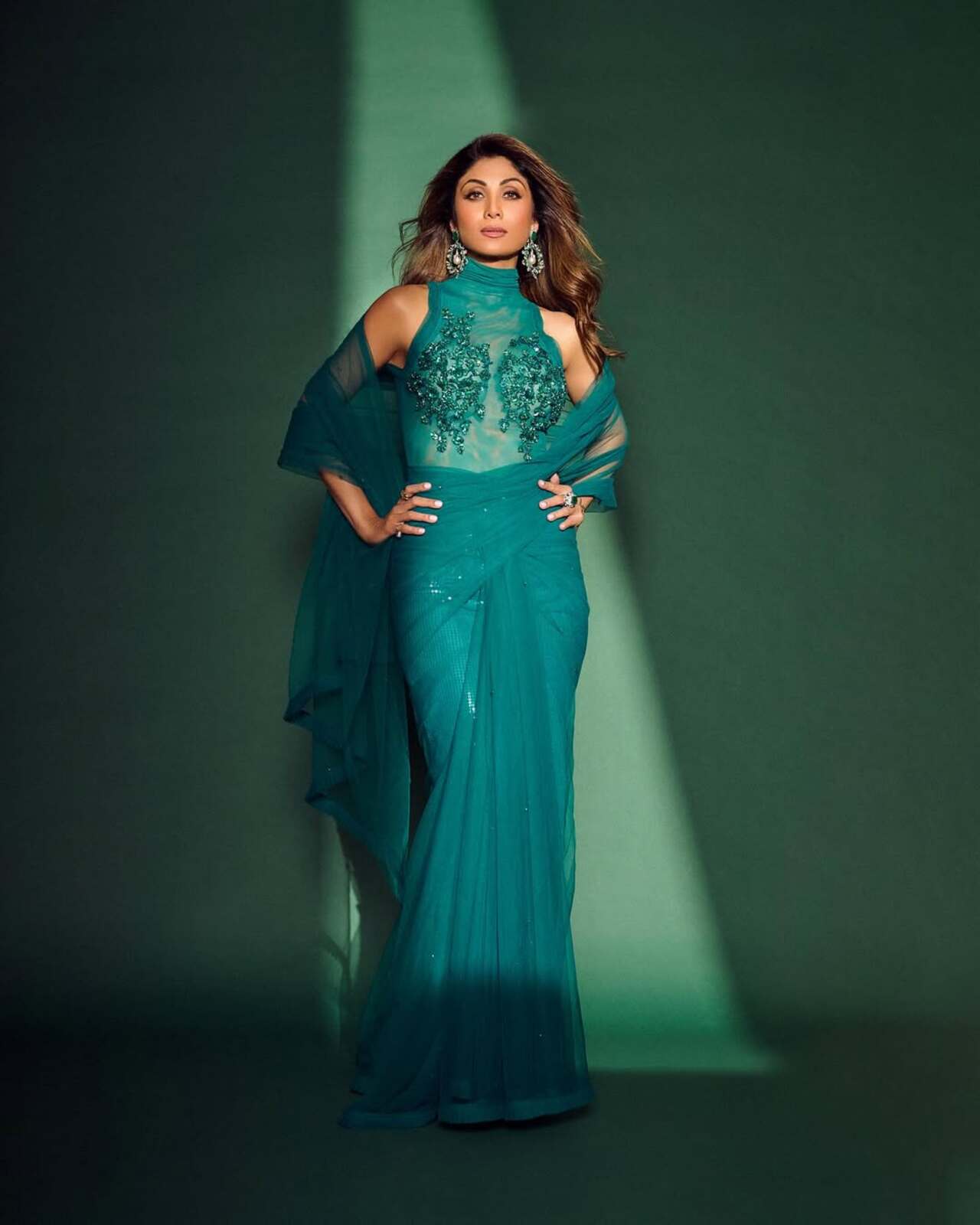 Adding a corset for the saree, Shilpa goes all out for this fashionista look
